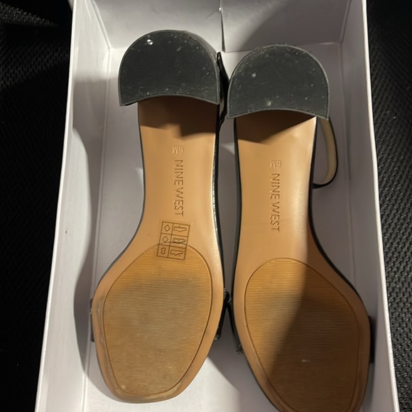 Nine West sandals.  Size 6.  Like new - Picture 2 of 3